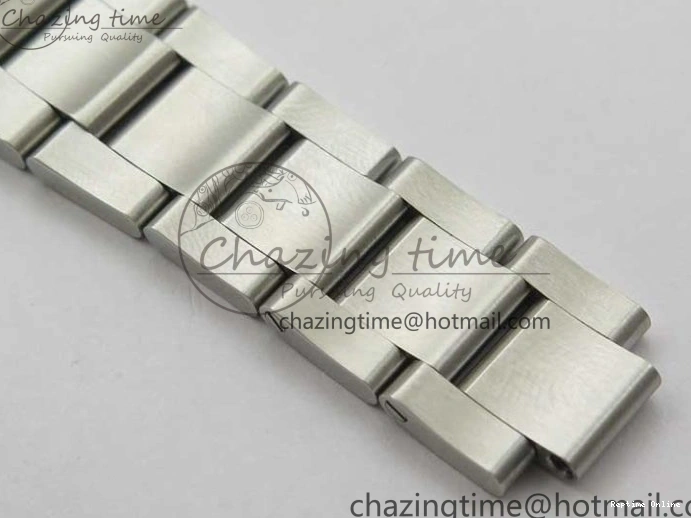 1226 Casual Oyster Perpetual 41mm 124300 EWF Best Edition Red Dial on SS Bracelet A 2856